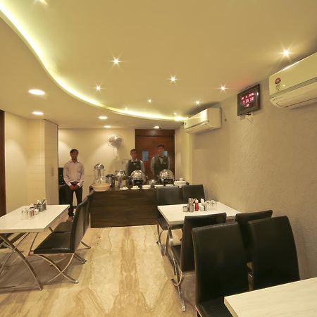 Hotel Grand Pragati Surate Extérieur photo
