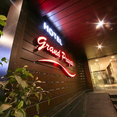 Hotel Grand Pragati Surate Extérieur photo