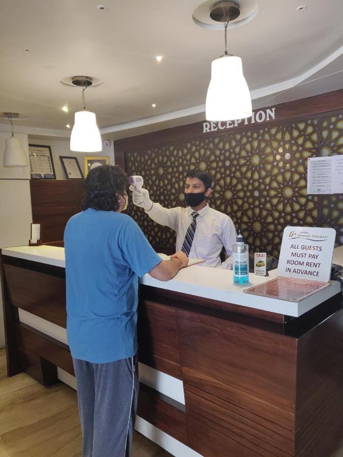 Hotel Grand Pragati Surate Extérieur photo