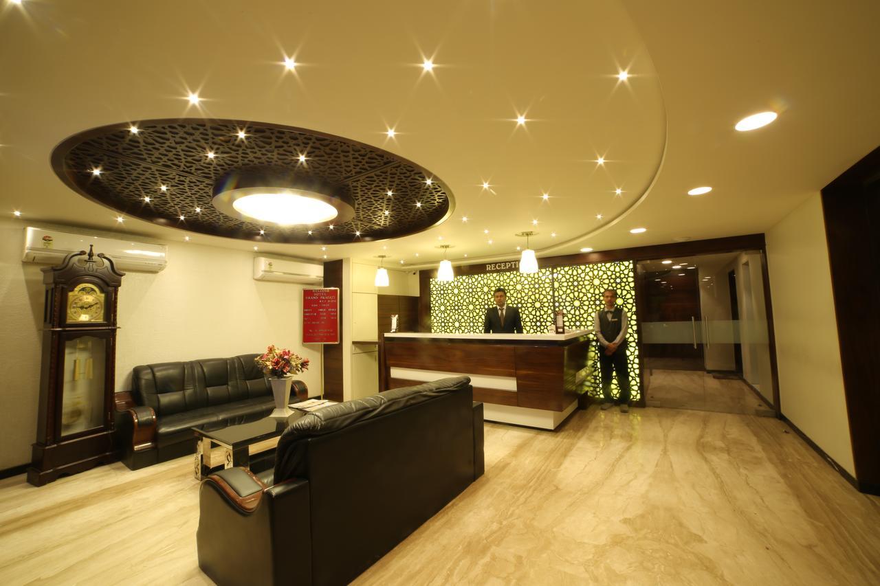 Hotel Grand Pragati Surate Extérieur photo