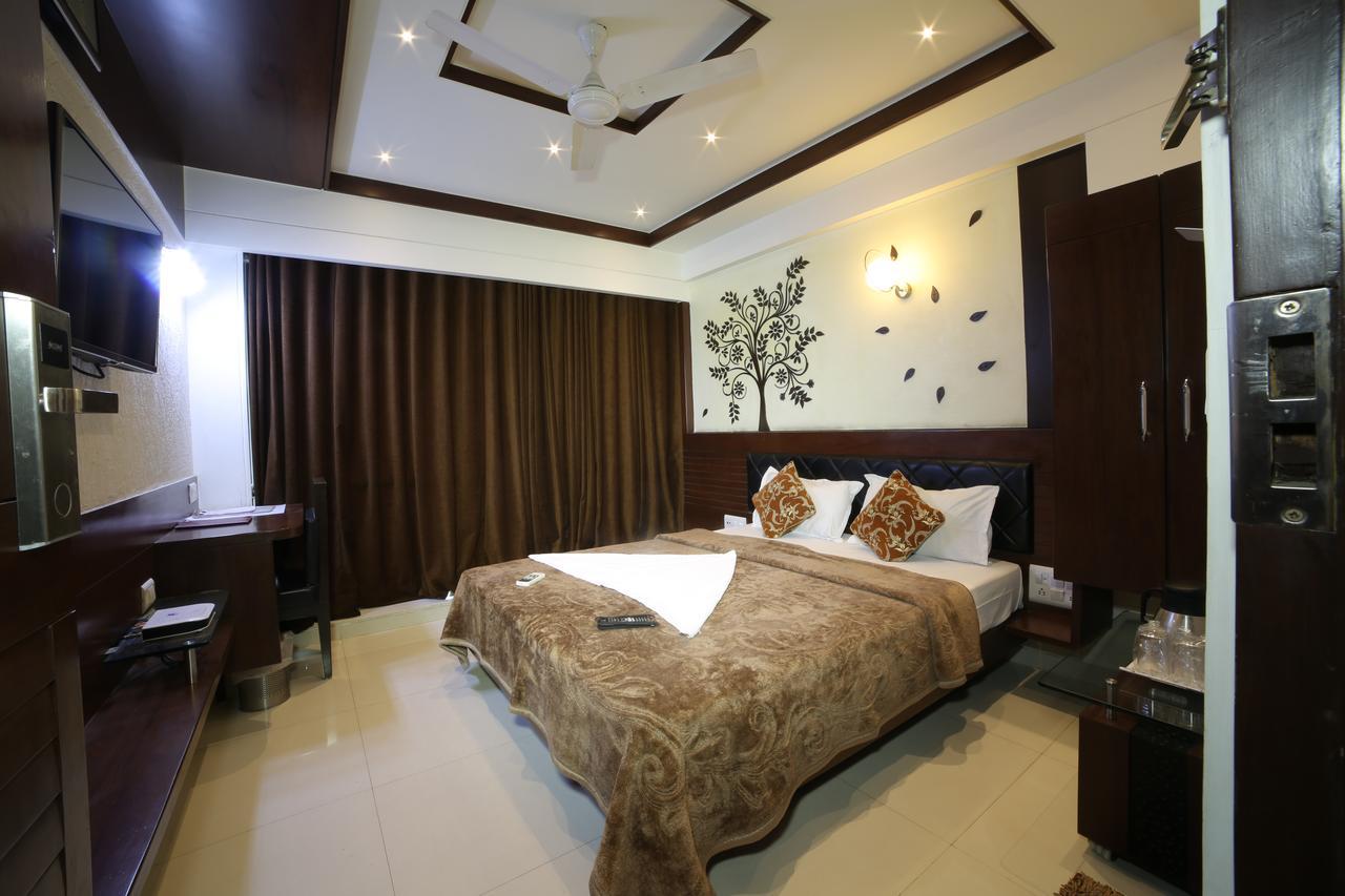 Hotel Grand Pragati Surate Extérieur photo