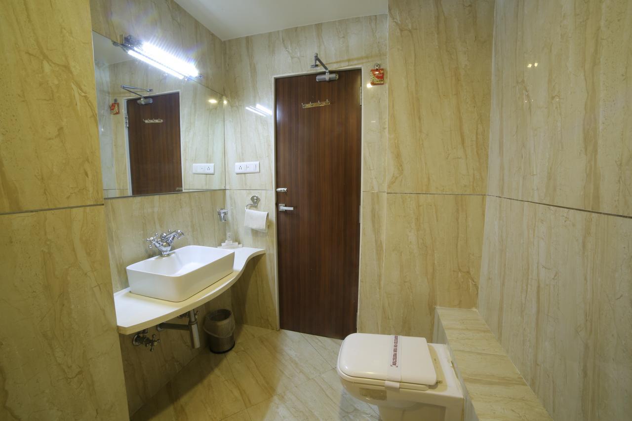 Hotel Grand Pragati Surate Extérieur photo