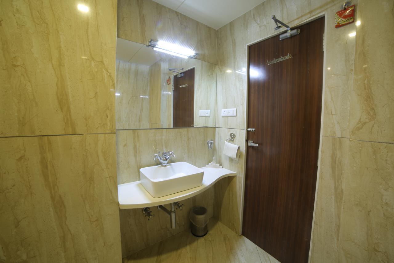 Hotel Grand Pragati Surate Extérieur photo