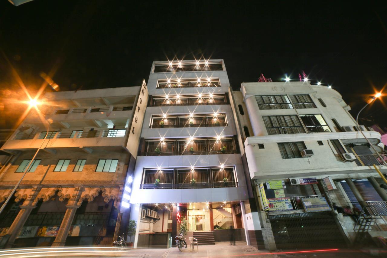 Hotel Grand Pragati Surate Extérieur photo