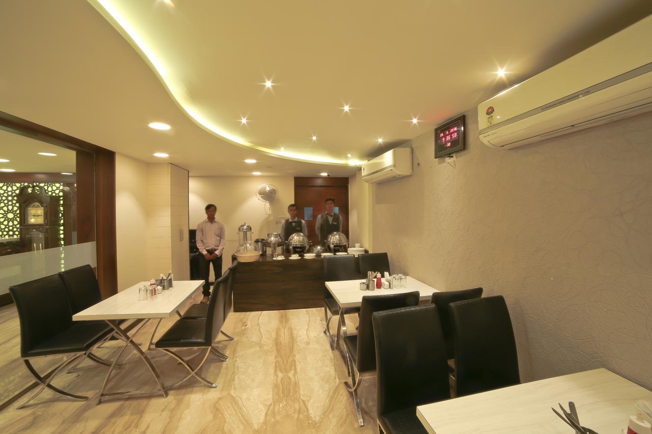 Hotel Grand Pragati Surate Extérieur photo