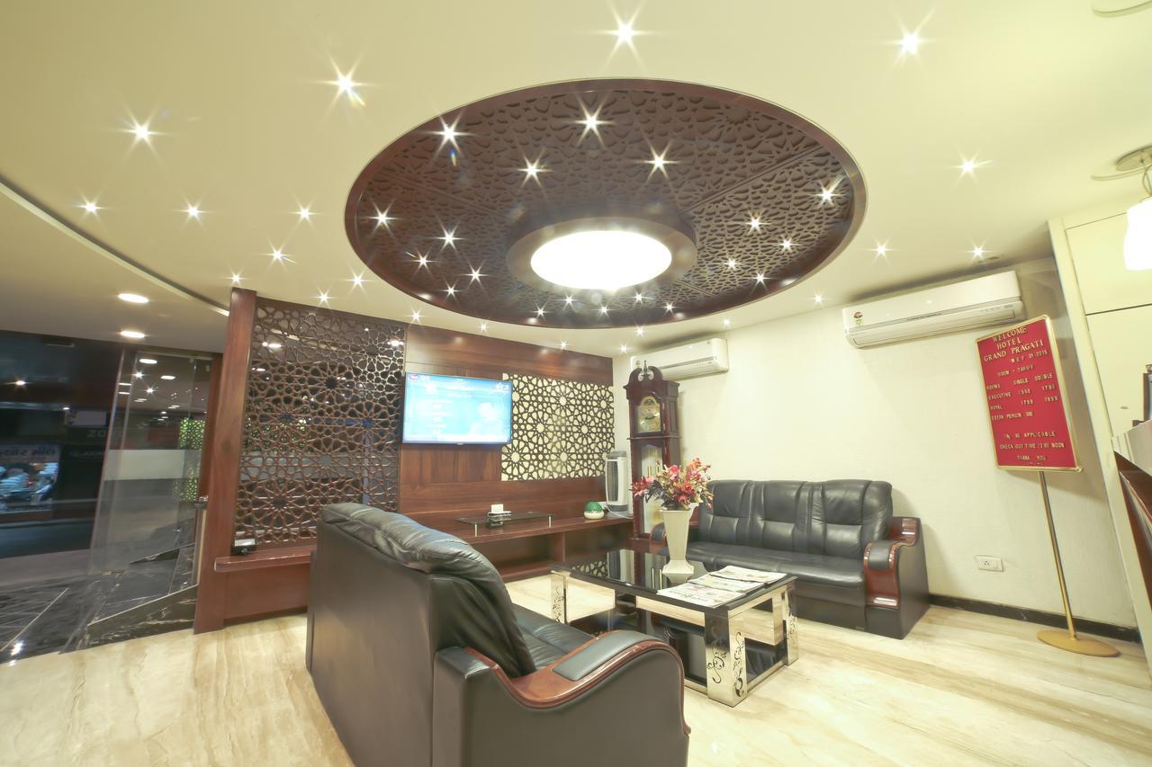 Hotel Grand Pragati Surate Extérieur photo