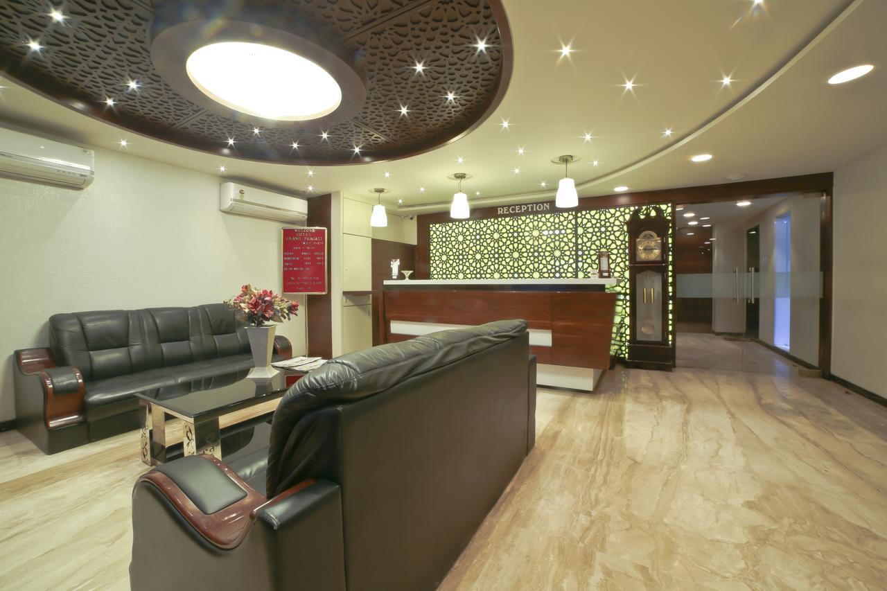 Hotel Grand Pragati Surate Extérieur photo