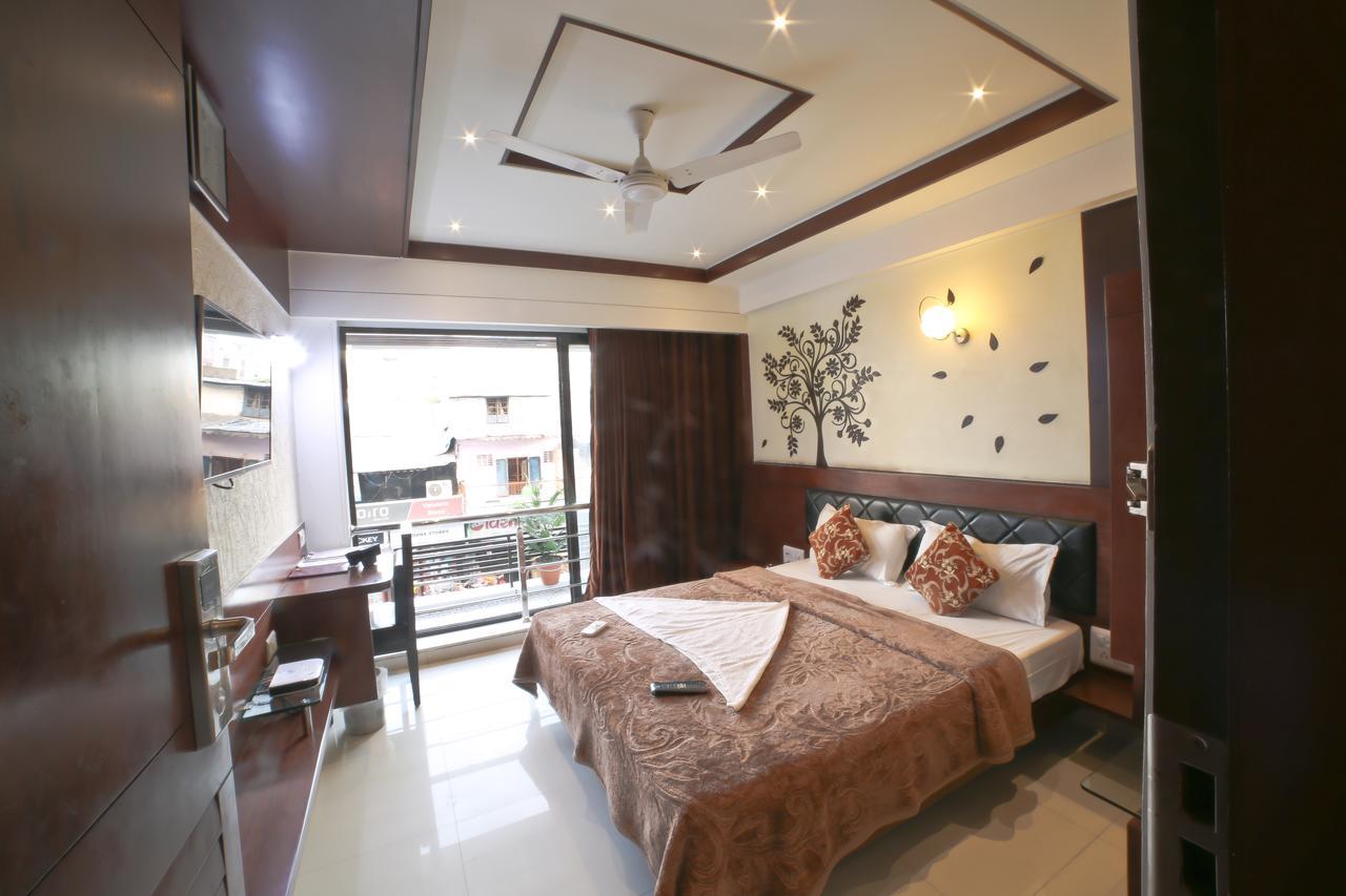 Hotel Grand Pragati Surate Extérieur photo