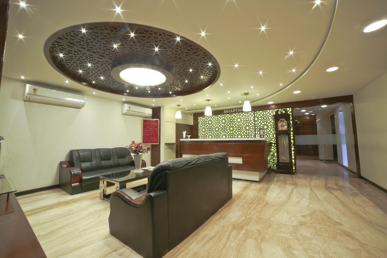Hotel Grand Pragati Surate Extérieur photo