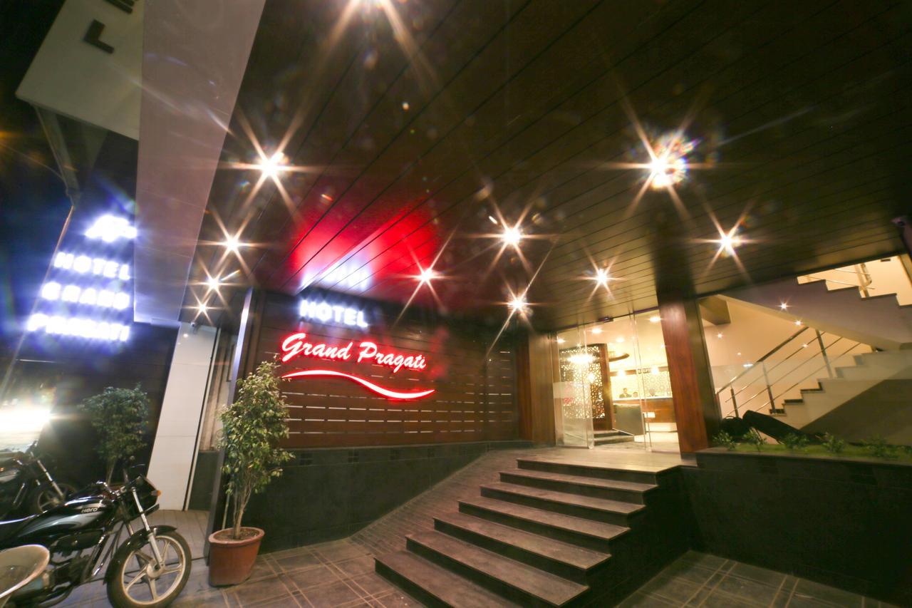 Hotel Grand Pragati Surate Extérieur photo