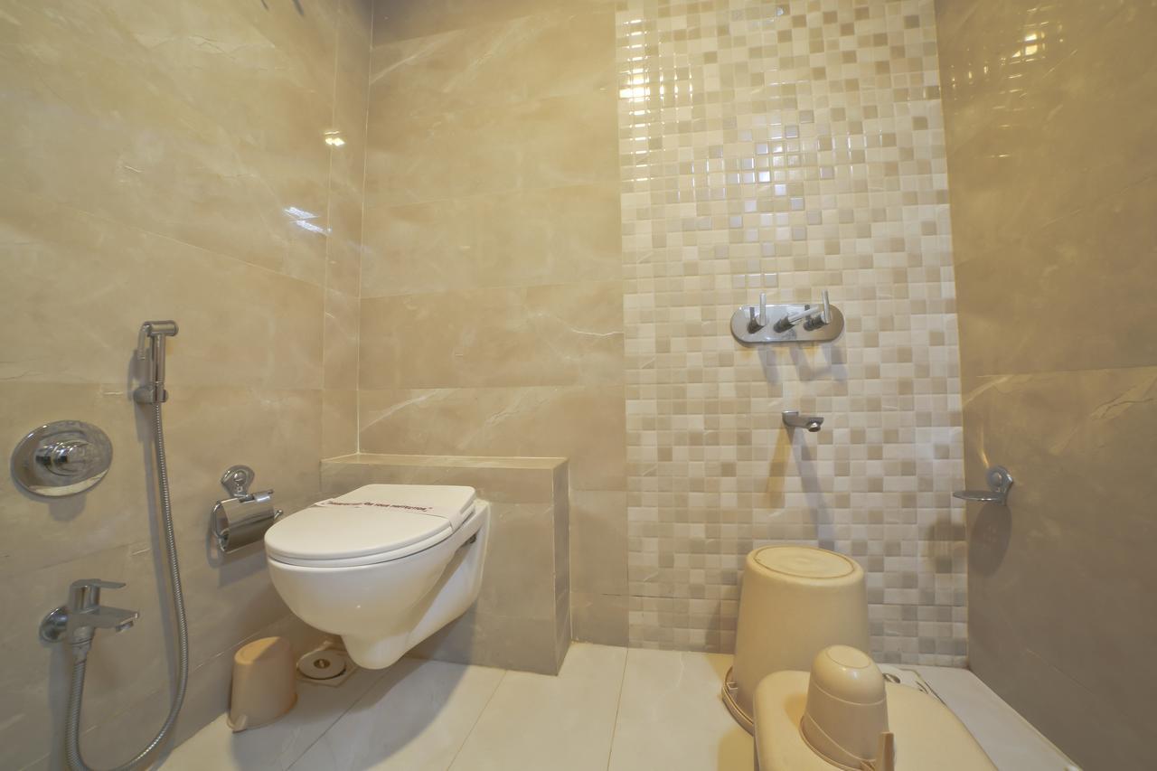 Hotel Grand Pragati Surate Extérieur photo