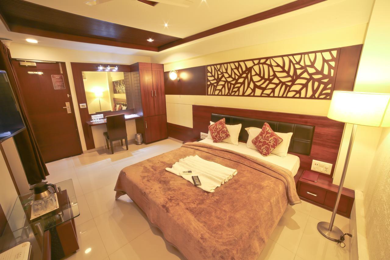 Hotel Grand Pragati Surate Extérieur photo