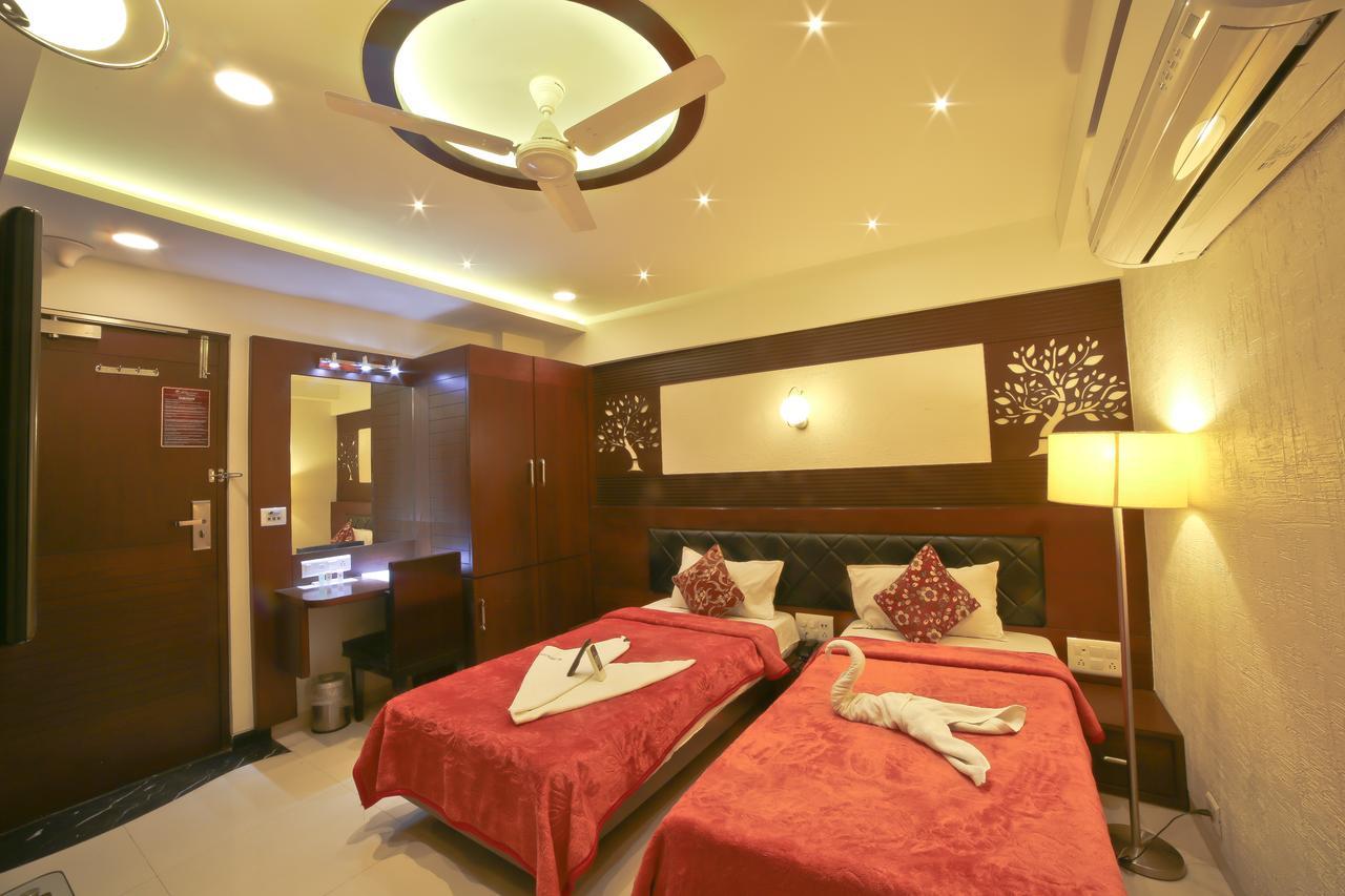 Hotel Grand Pragati Surate Extérieur photo